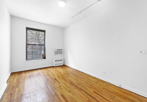 3rd image of 1240 Lexington Ave APT 25