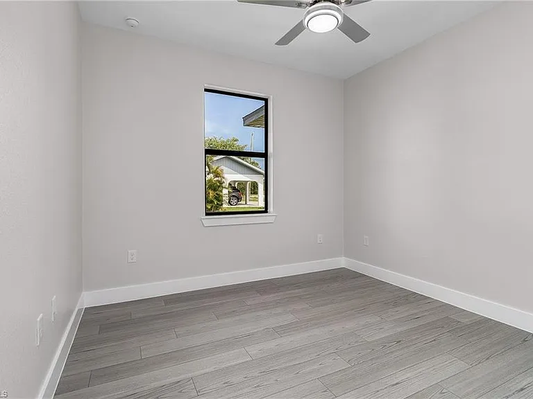 26221 Sandhill Blvd — Photo 13