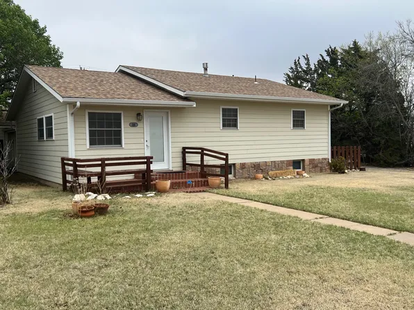 308 E Naughton St, Meade, KS 67864