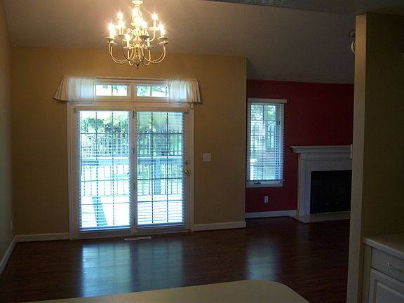 4th image of 1193 Meadows Walk Dr