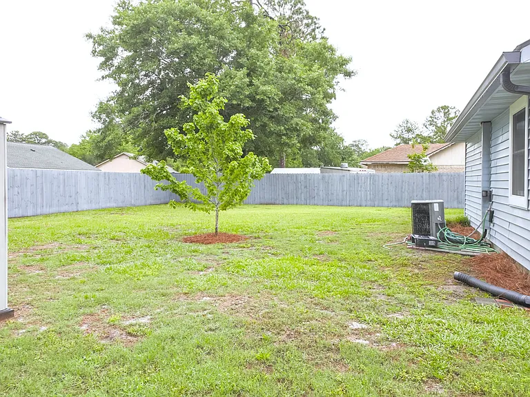607 Scott St — Photo 31