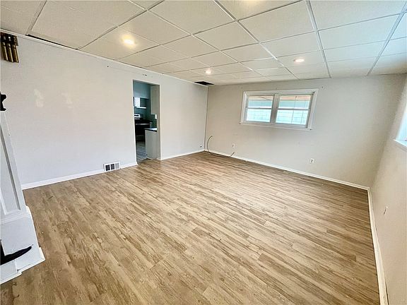 4th image of 141 Overbeck St