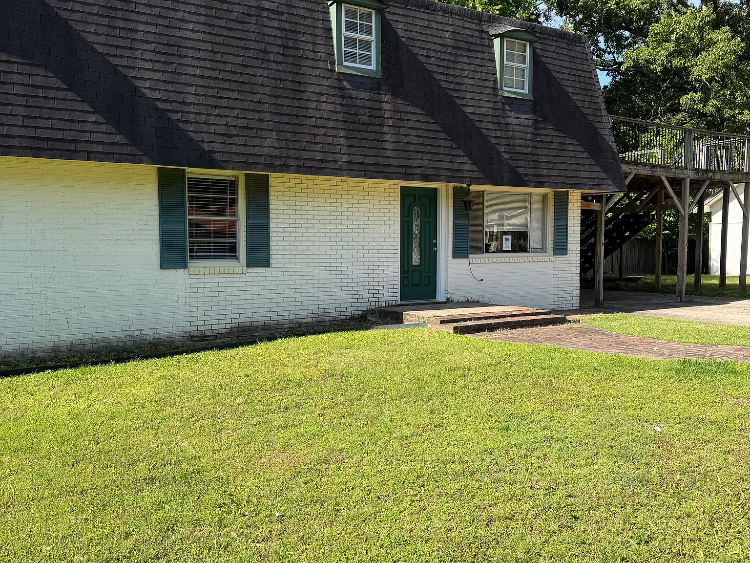 4 bed, 2.5 bath, 2714 sqft, $1,975 — Photo 2