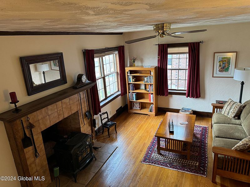 3rd image of 127 Fleetwood Avenue