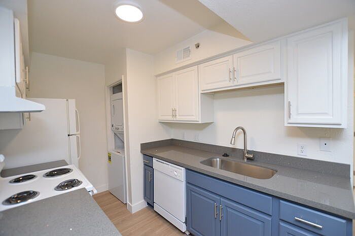 1st image of 4308 N Longview Ave APT 208