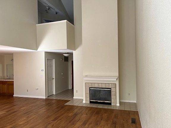 3rd image of 1125 Trevino Ter