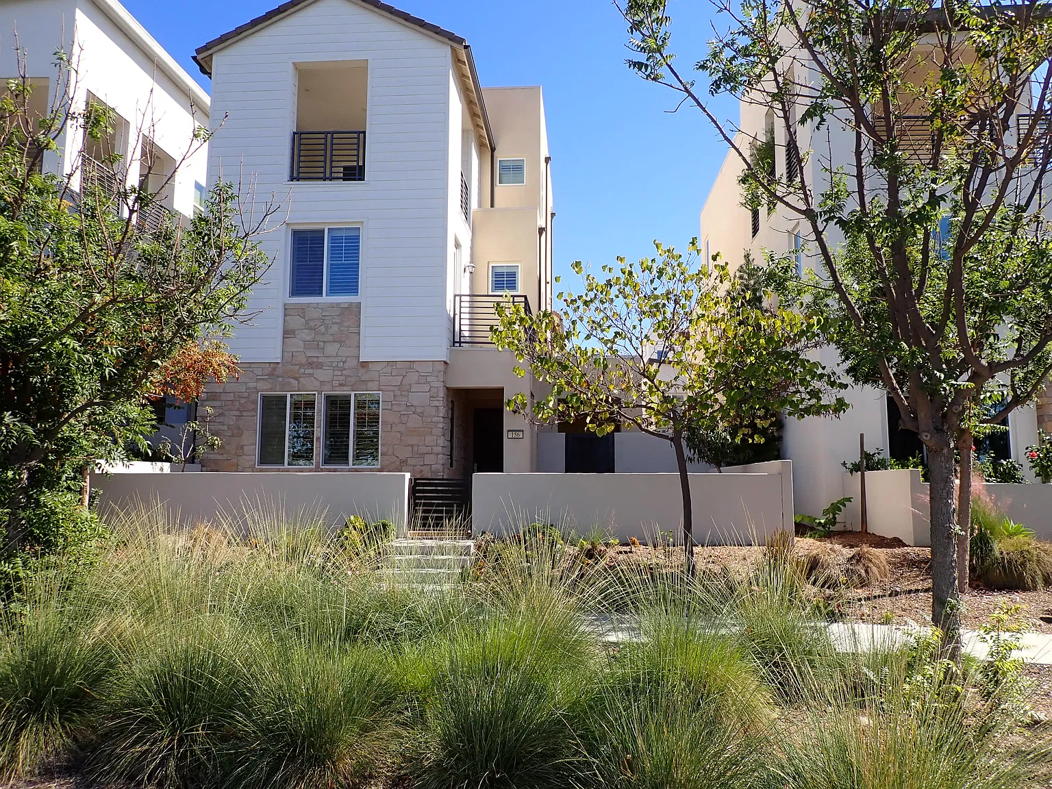 4 bed, 2879 sqft, $5,775 — Photo 2