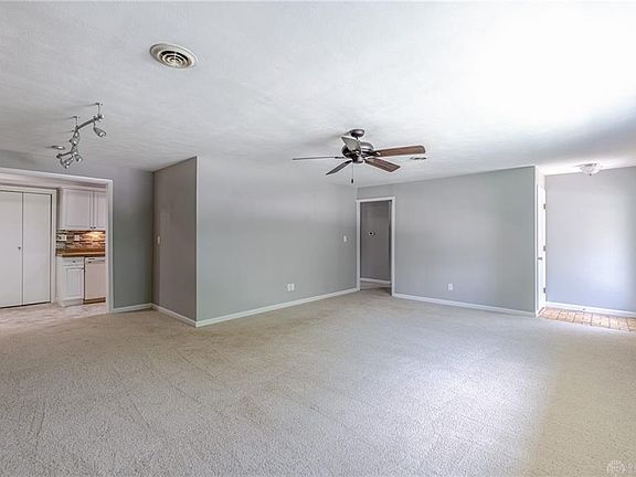 4th image of 35 Louelm Ave