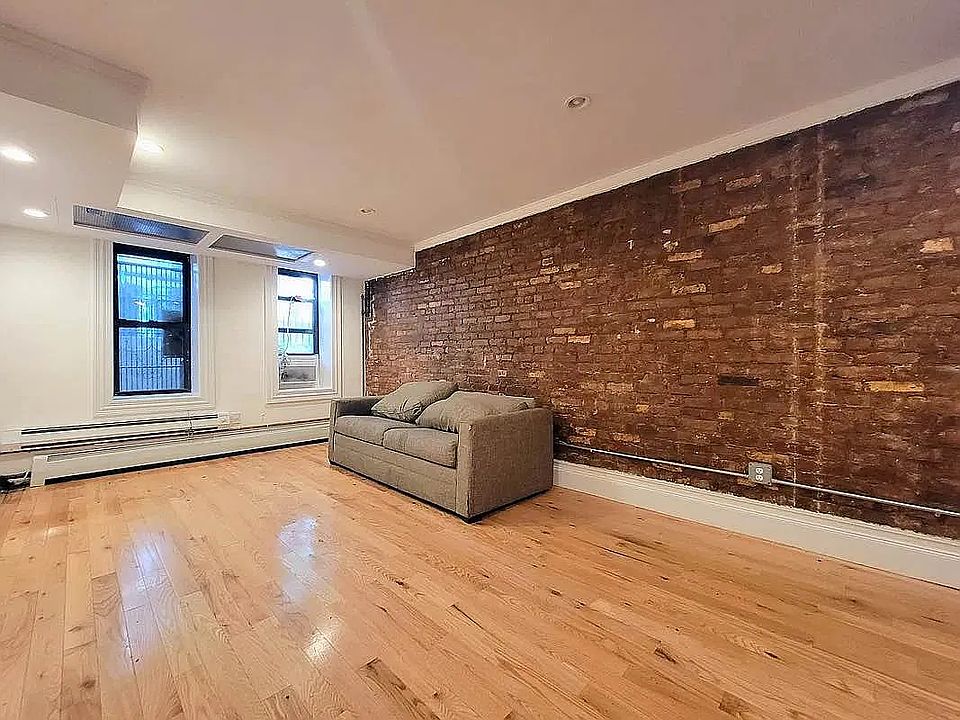 1st image of 226 E 26th St
