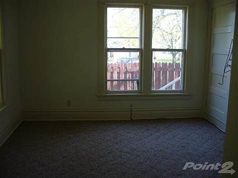 5th image of 209 Rock St