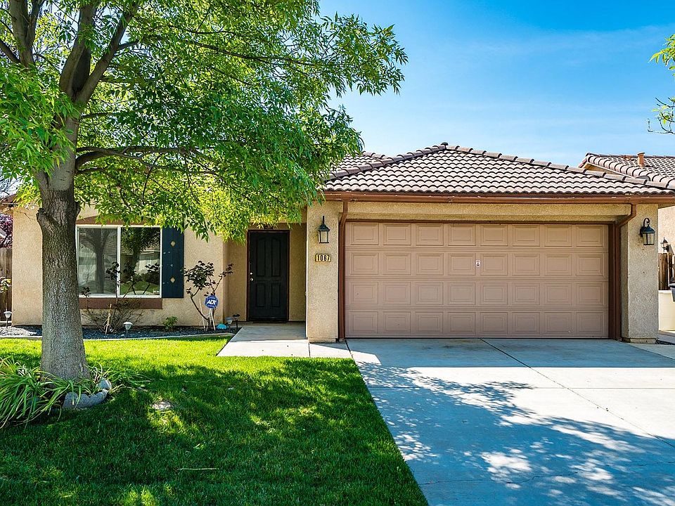 1st image of 1067 W Minaret Pl