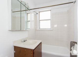 724 W Belmont Ave, Chicago, IL 60657