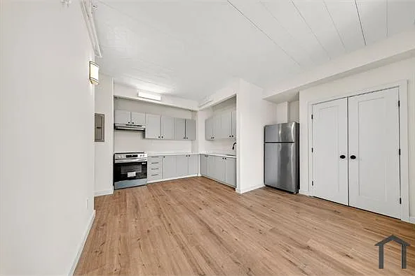 1824 Anthony Ave #4-09 — Photo 3
