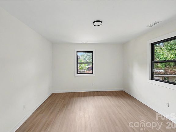 4th image of 3801 Woodleaf Rd