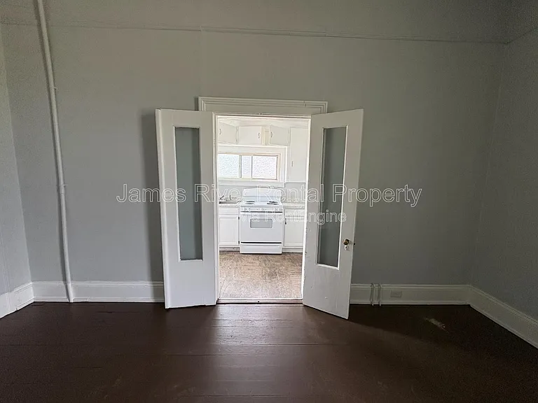 1003 Floyd St #5 — Photo 2