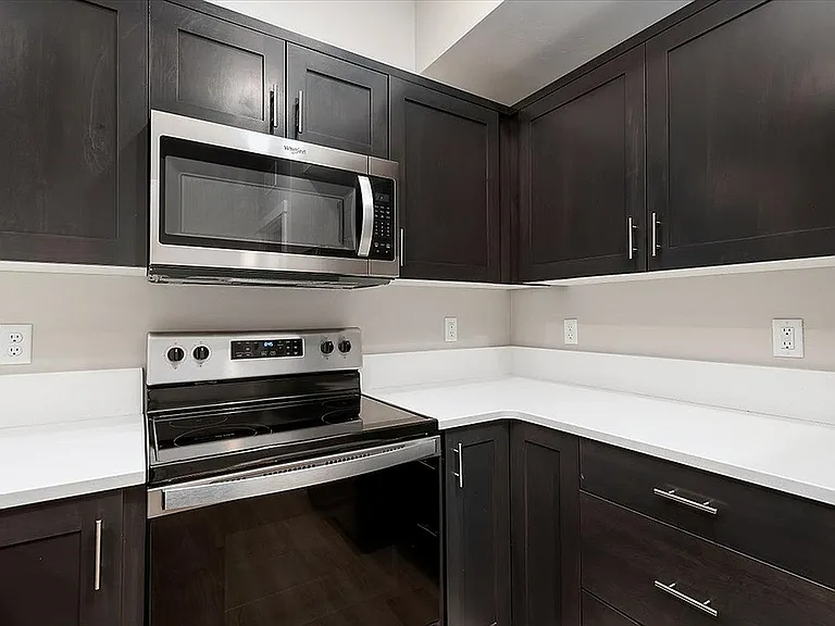 Latitude 40 One Bedroom Kitchen