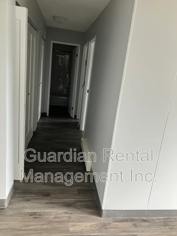 3 bed, 1.0 bath, $1,000 — Photo 4