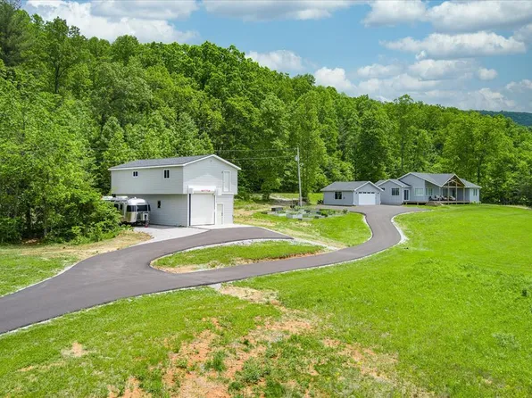 935 Bat Town Rd, Crab Orchard, TN 37723