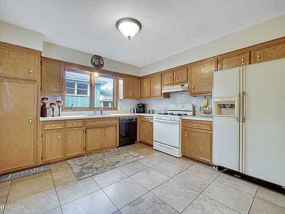 4th image of 10528 S 82nd Ave