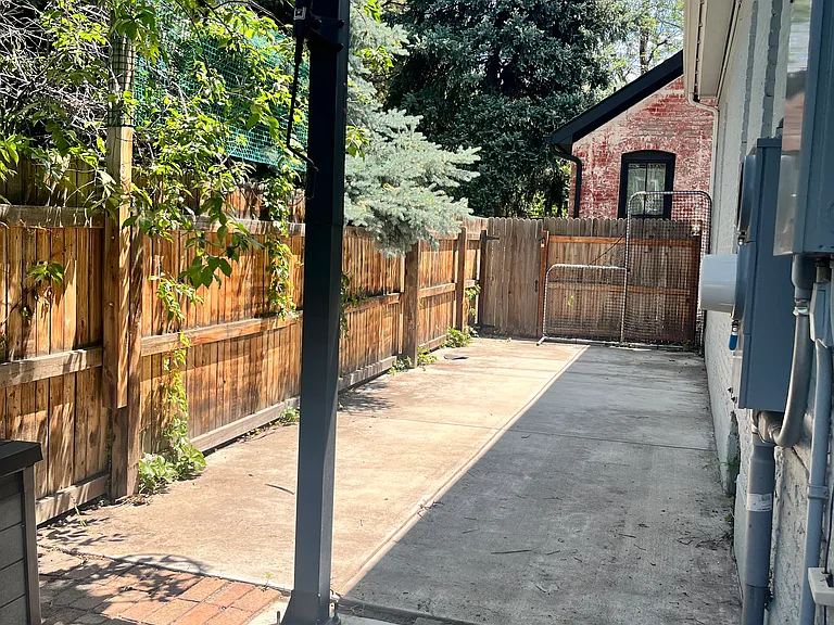 2239 N Clarkson St — Photo 28