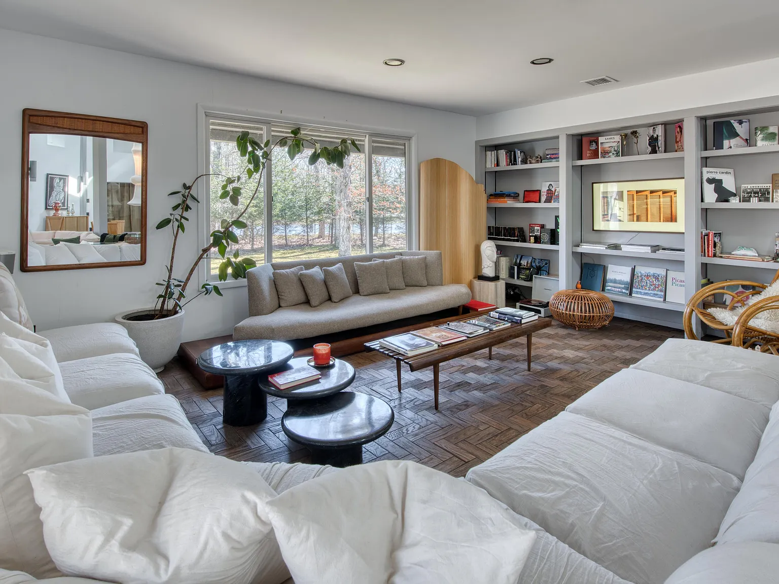 27 Brander Parkway: An Architectural Sanctuary in Silver Beach — Photo 2