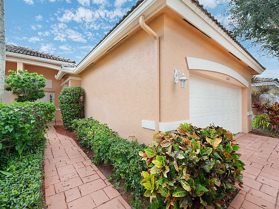 2nd image of 10841 Royal Caribbean Cir