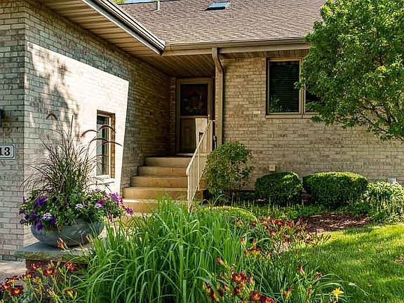 3rd image of 113 Rivers Edge Dr #0