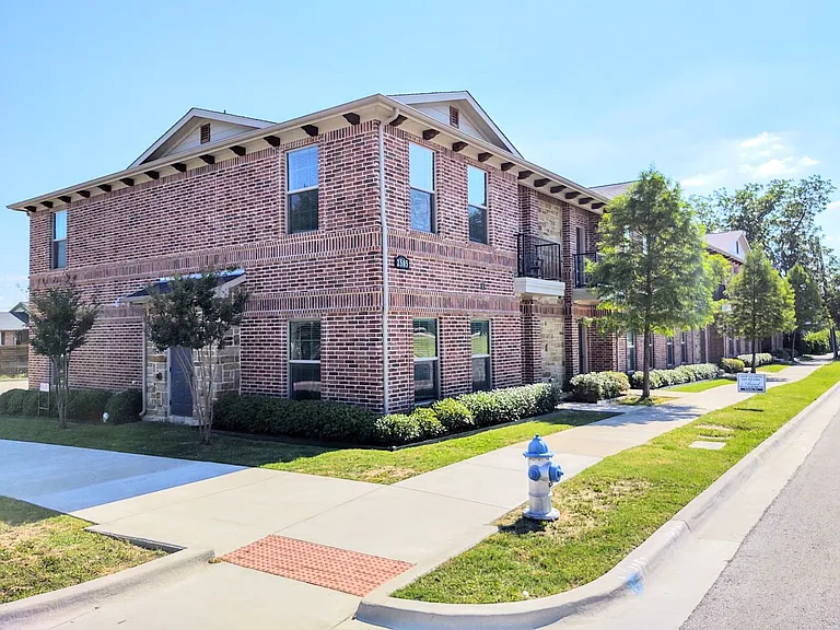 Hickory Park Apartments — Photo 10