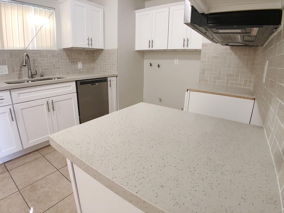 1st image of 812 W D St
