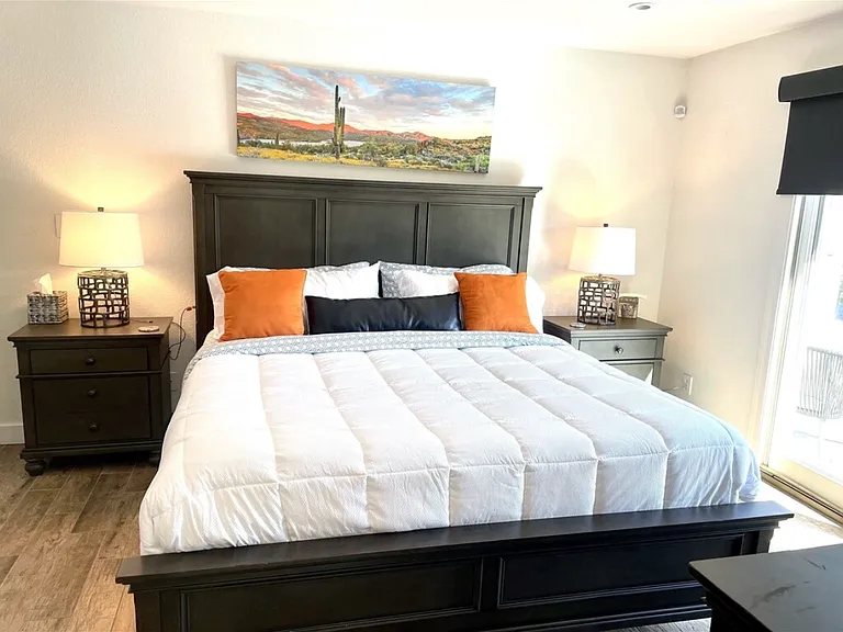 Master king bedroom