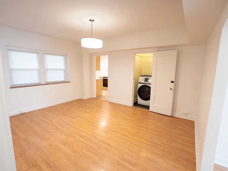 3007 Grand Ave #6 — Photo 2