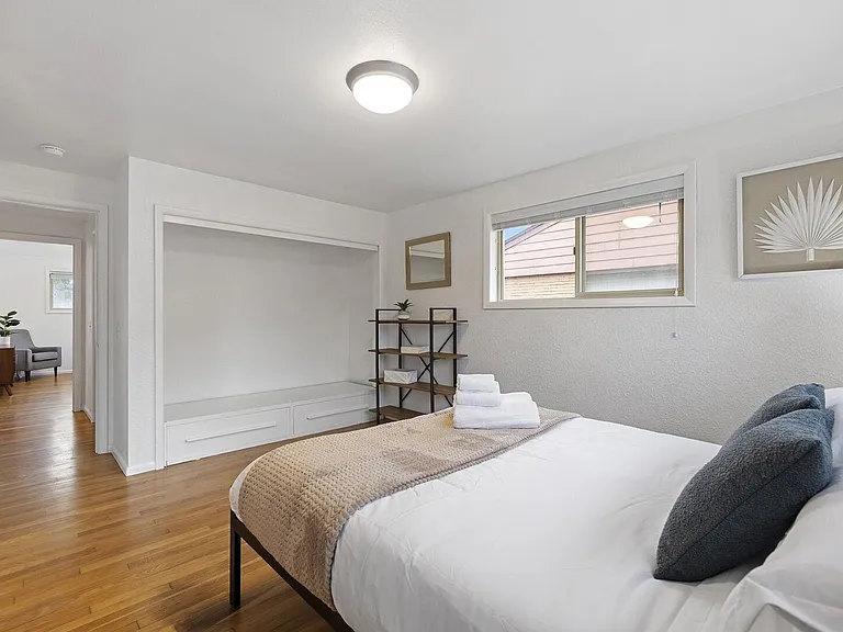 1627 E Broadway St — Photo 18