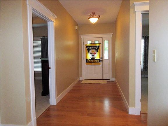3rd image of 158 Creekside Dr