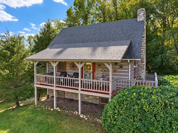 206 Pottery Dr, Fancy Gap, VA 24328