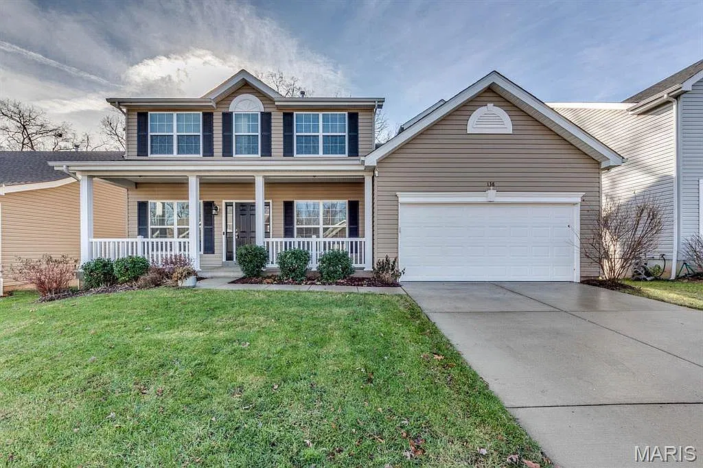 4 bed, 2.5 bath, 2572 sqft, $2,800 — Photo 1