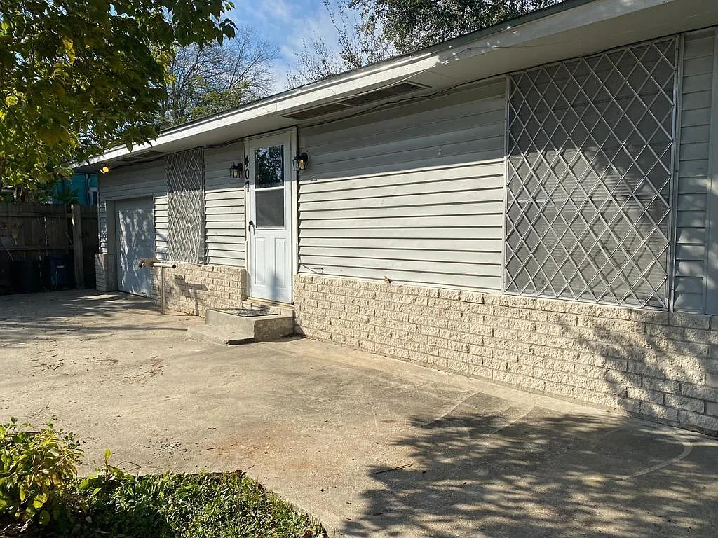 4 bed, 2.0 bath, 1764 sqft, $1,600 — Photo 2
