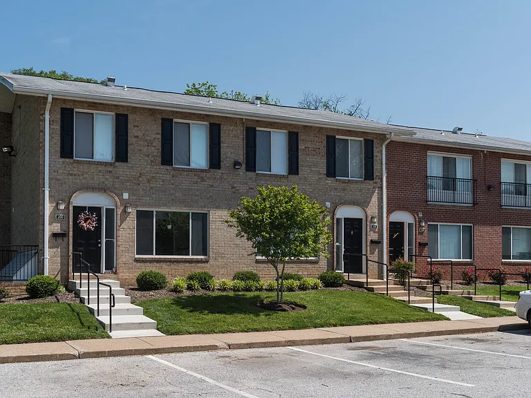 Hampton Manor Apartments & Townhomes — Photo 19