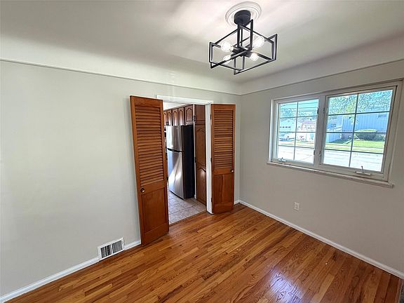 3rd image of 6810 Rosemary St