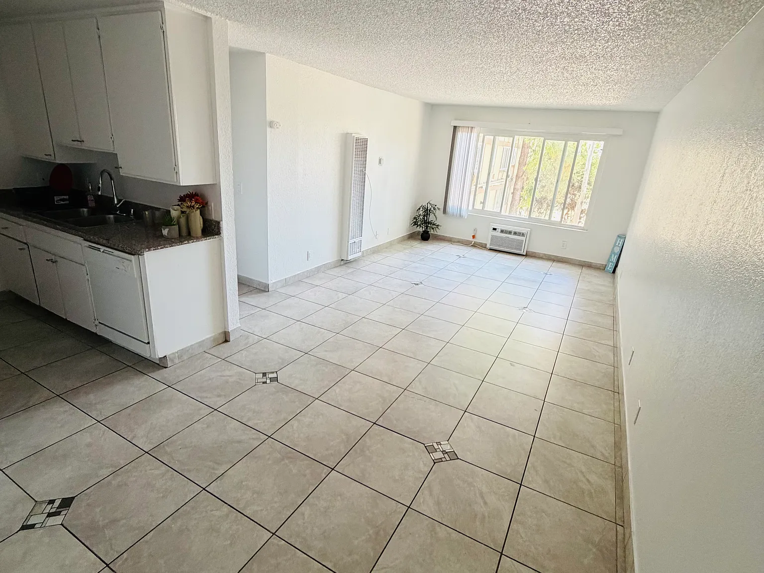 1 bed, 835 sqft, $1,695 — Photo 2