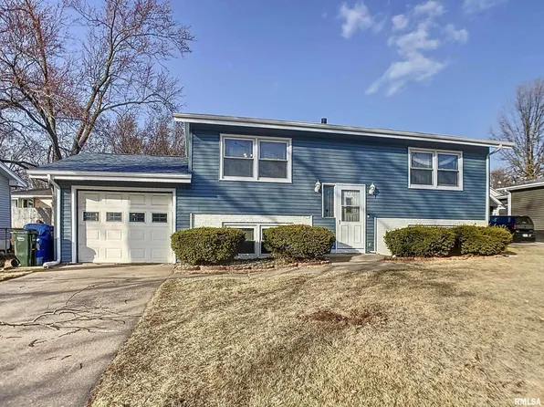 326 W 61st St, Davenport, IA 52806