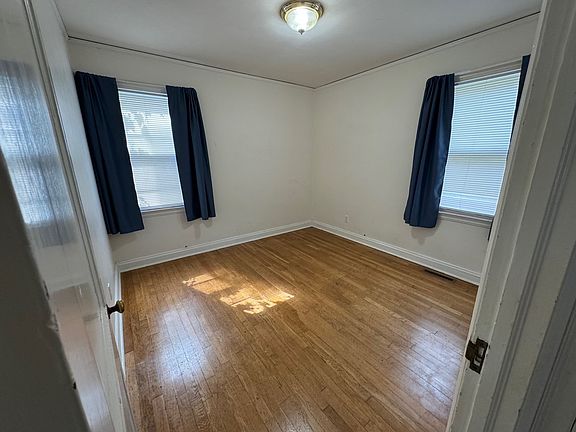 3rd image of 3907 Washington Ave SE