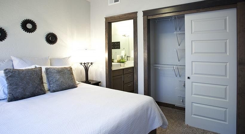 2BR, 2.5BA -744 SF