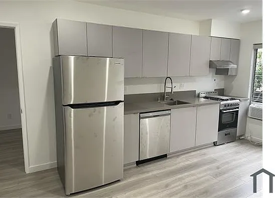 318 S Mariposa Ave — Photo 6