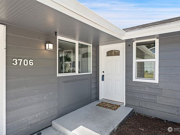 2nd image of 3706 Madrona Drive SE