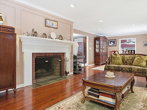 3rd image of 1 Tracklot Road