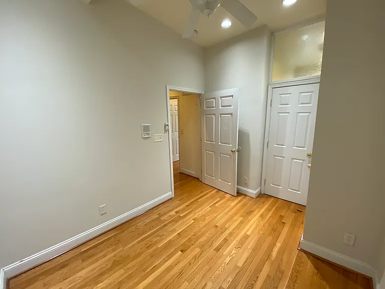 1122 K St NE — Photo 23