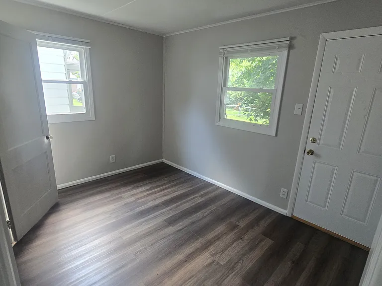203 Crystal Lake Dr — Photo 7