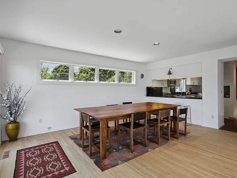 726 Flying Point Rd — Photo 10