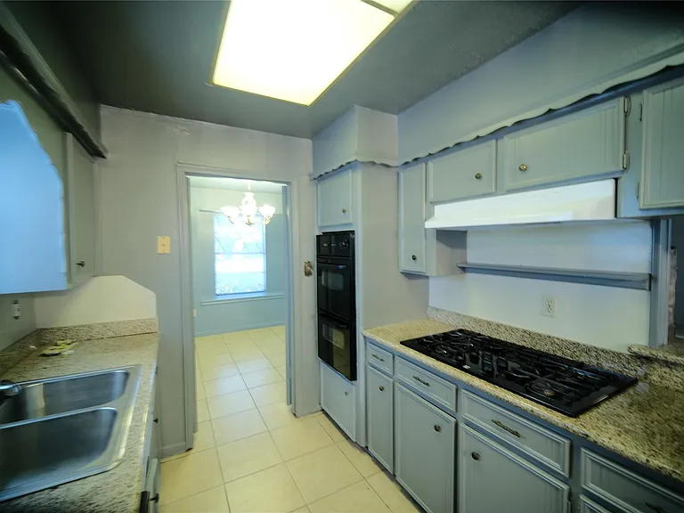 12327 Bexley Dr — Photo 5