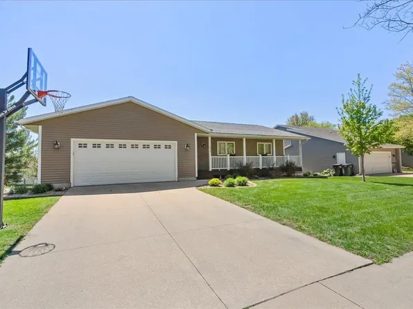 2614 Ryan Dr, Cedar Falls, IA 50613